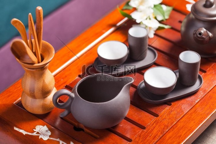 中国茶道--关闭传统陶器。中国
