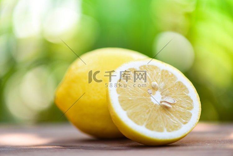 柠檬片贴近和柠檬水果的夏日自然