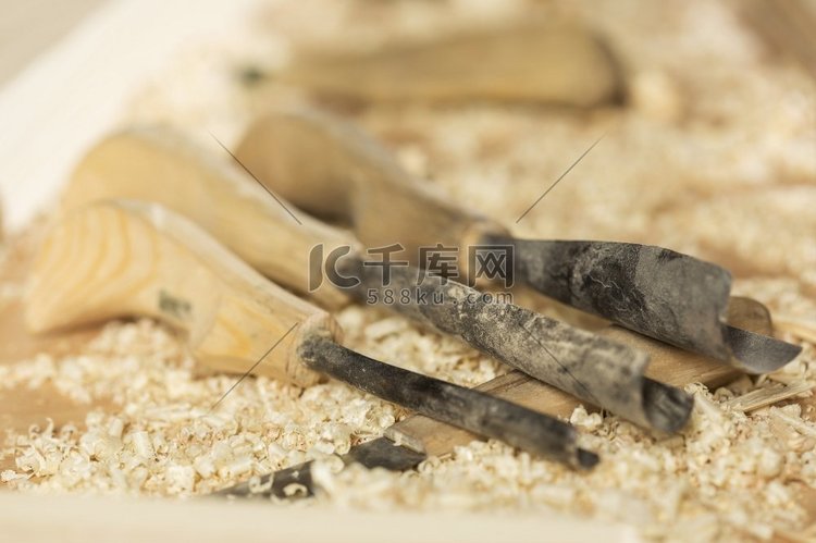 桌上木材和木屑切割器
