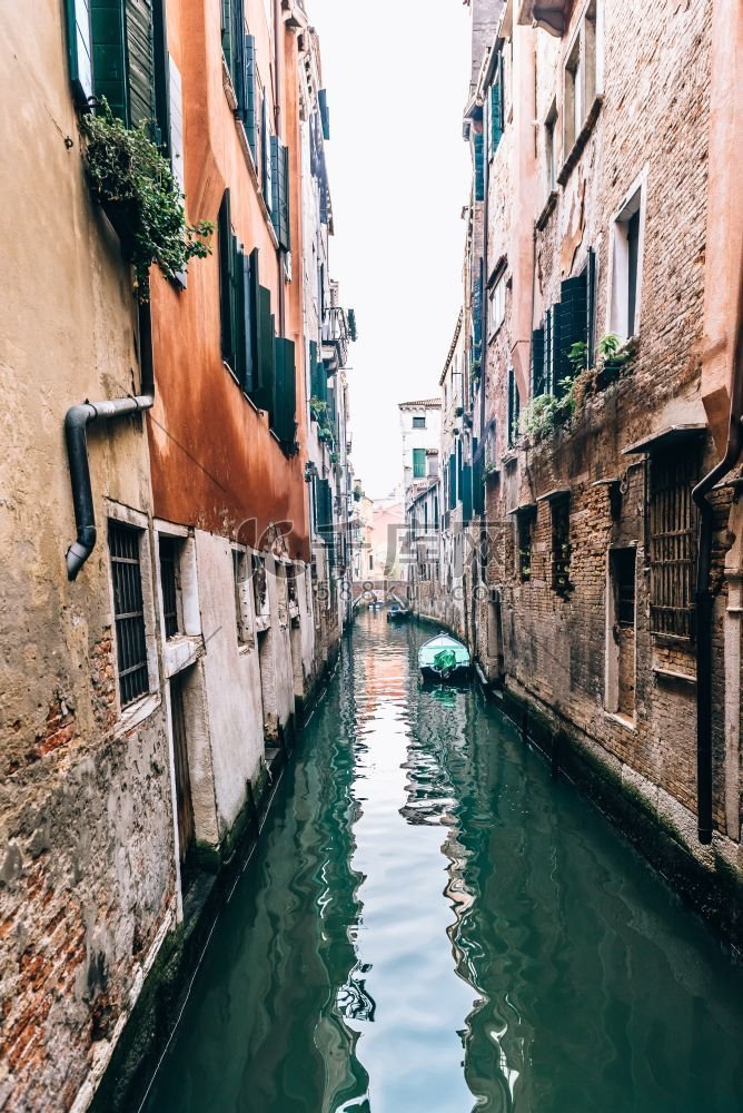 意大利威尼斯狭窄的街道和运河