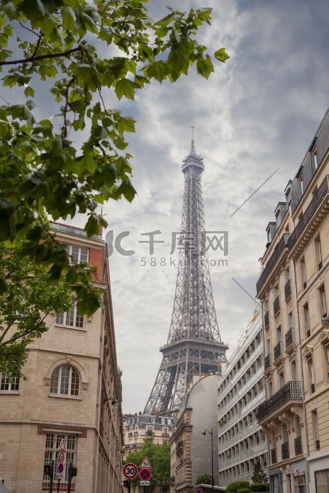 巴黎埃菲尔铁塔附近的建筑，法国