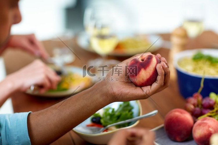 食物、水果、健康饮食理念--男