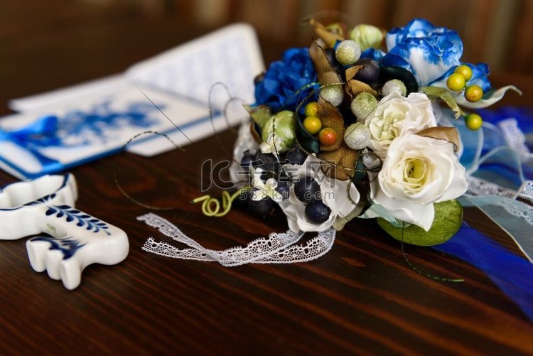 Gzhel风格的婚礼饰品，瓷器