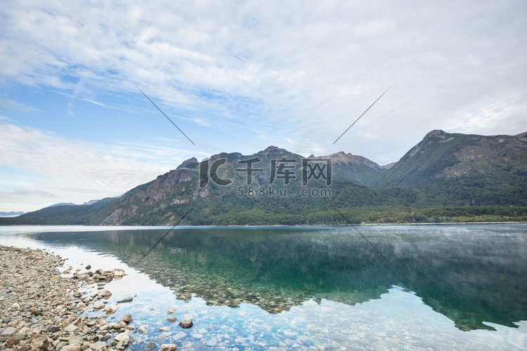 巴塔哥尼亚美丽的山景。南美洲阿