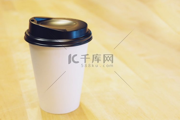咖啡厅咖啡厅的纸杯带走喝咖啡热