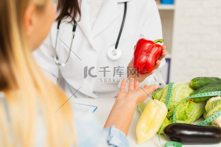 关闭医生病人与蔬菜