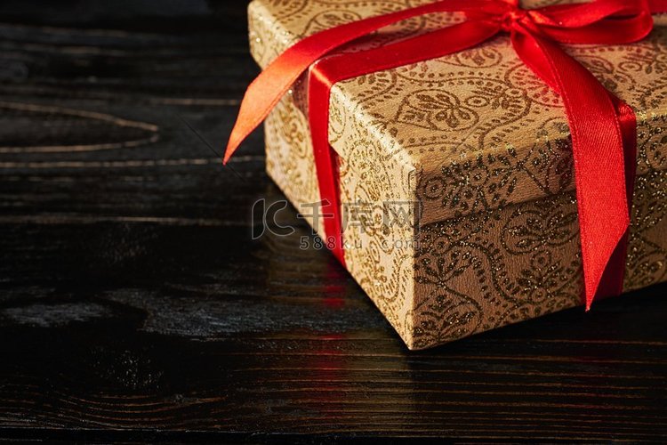 礼物生日圣诞节礼物概念—有红丝