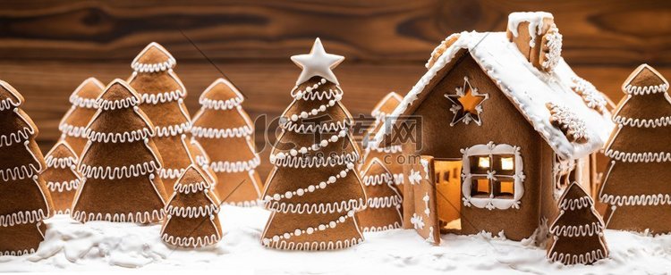 姜饼屋和圣诞冷杉树冬季节日庆祝