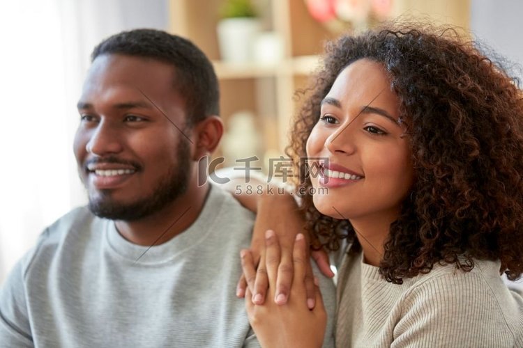 关系和人的概念—快乐的非裔美国