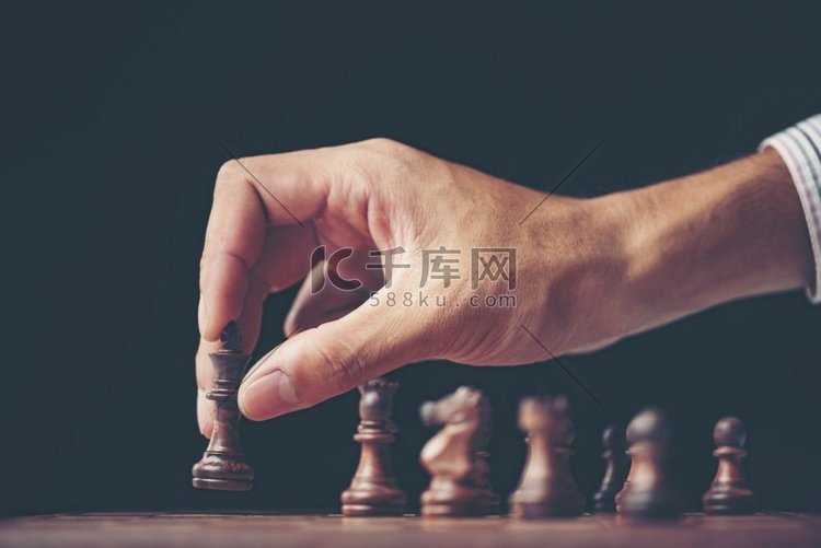 企业成功概念与国际象棋，葡萄酒