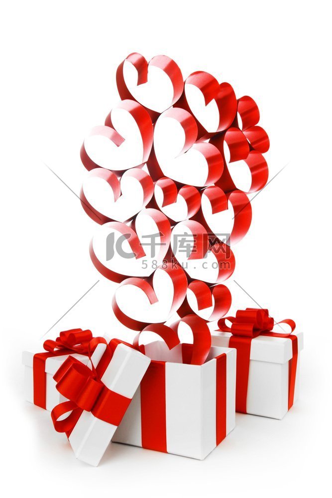 礼物装在白色盒子里，上面有红色