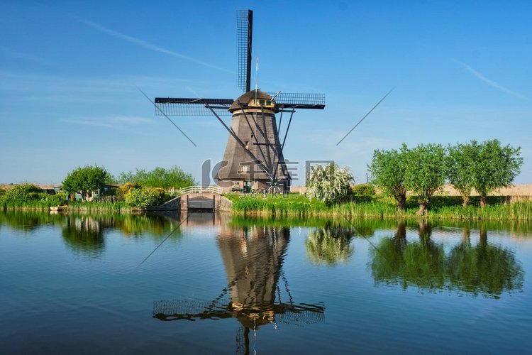 荷兰农村景观与风车在著名的旅游