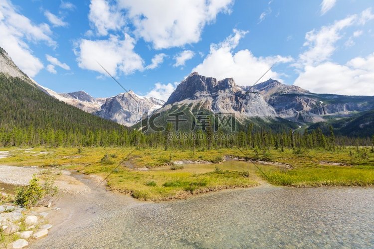加拿大山脉风景如画的加拿大山脉