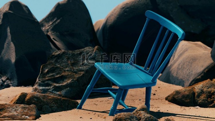 海滩上的复古蓝色木椅