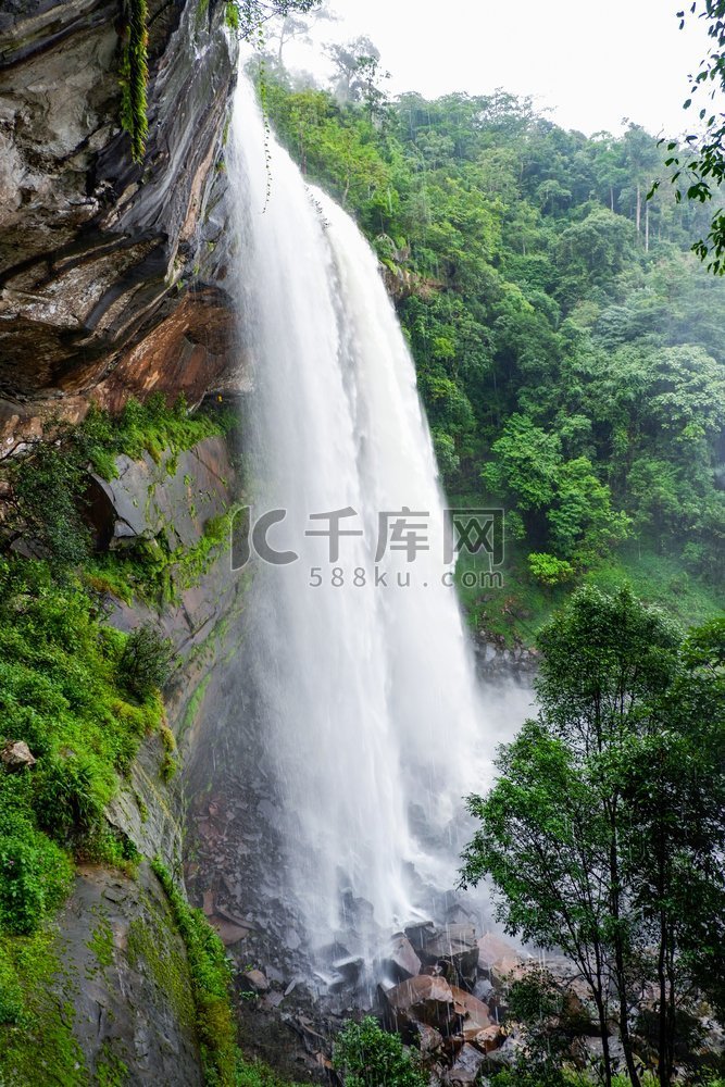 瀑布大河高山崖石洞丛林热带雨林