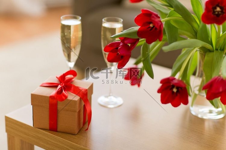 情人节和浪漫的概念—礼品盒，香