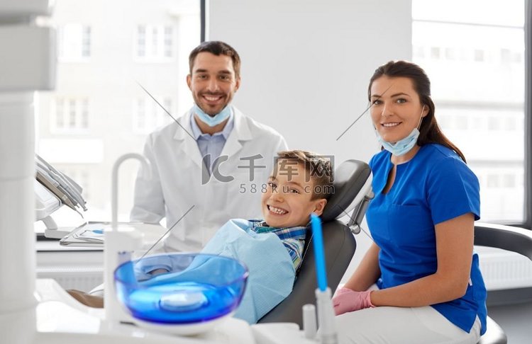 医学，牙科和保健概念—快乐的牙