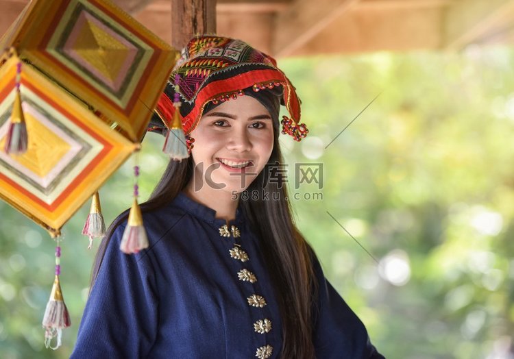 亚洲妇女泰国风格服饰部落Tai