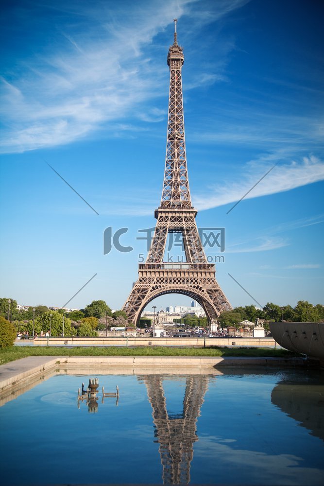 法国巴黎著名的埃菲尔铁塔美景