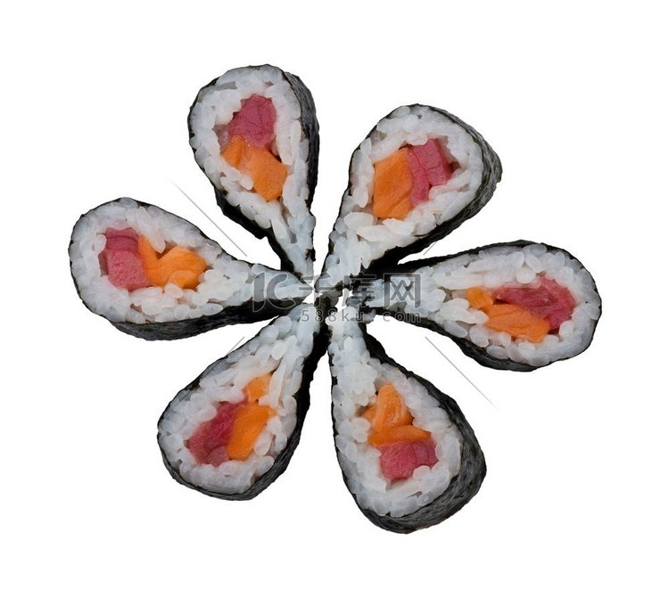 寿司卷配鲑鱼和金枪鱼，白色背景