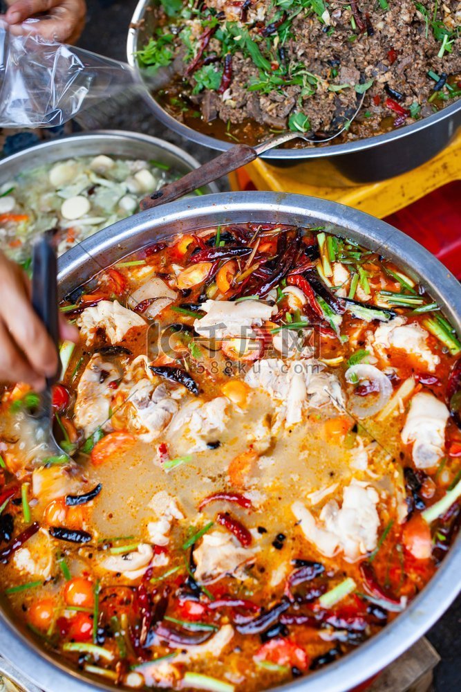 泰国美味新鲜的街头美食—顶视图