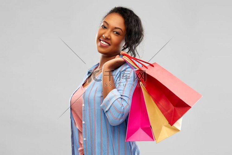 销售和出口概念—快乐的非洲裔美