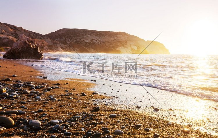 日出时分塞浦路斯美丽的海边