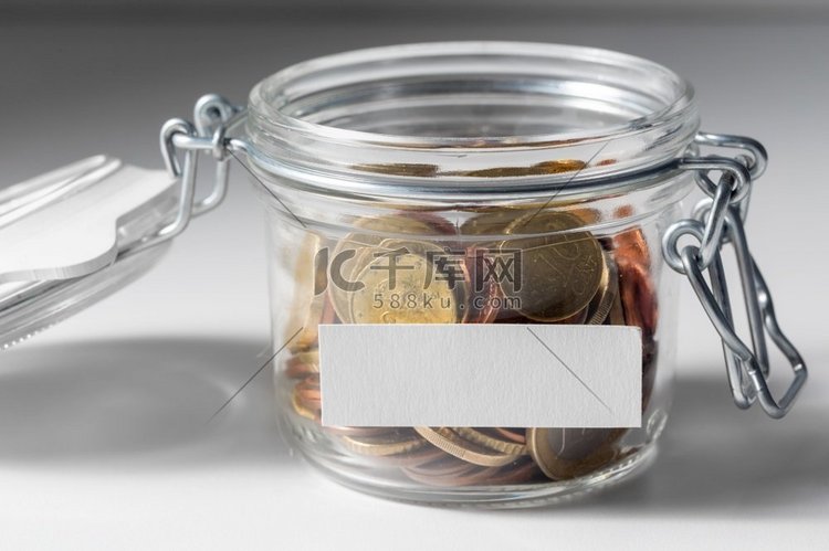 慈善，捐赠和储蓄概念—在玻璃罐