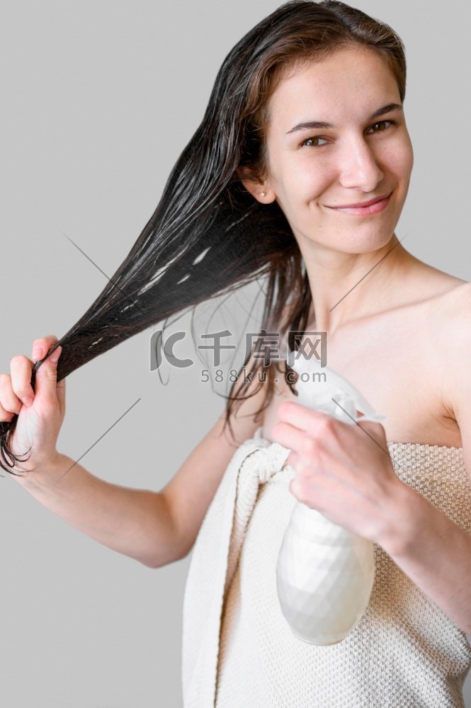 女人用产品喷头发