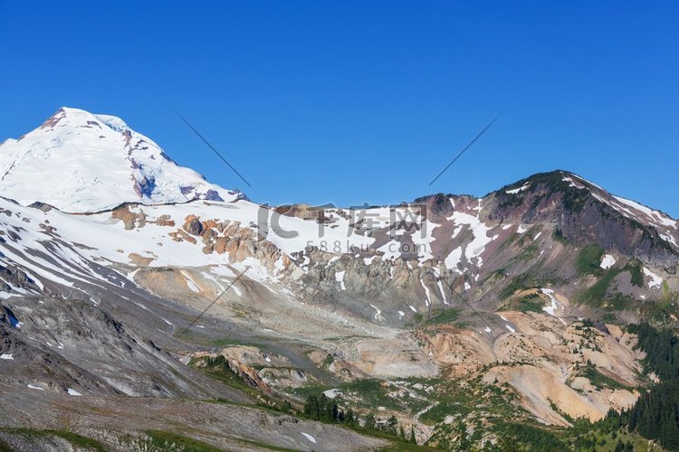 风景如画的山景在加拿大落基山脉