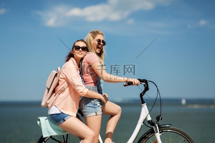  朋友，自行车，骑自行车，夏天