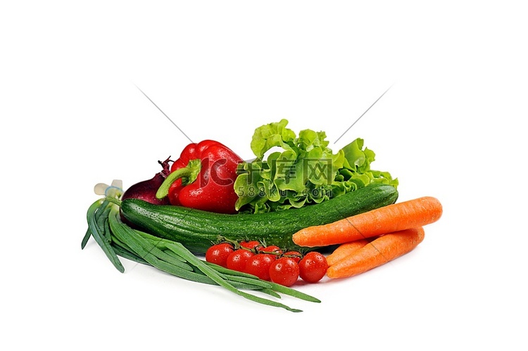 新鲜蔬菜。包括西红柿、胡萝卜、