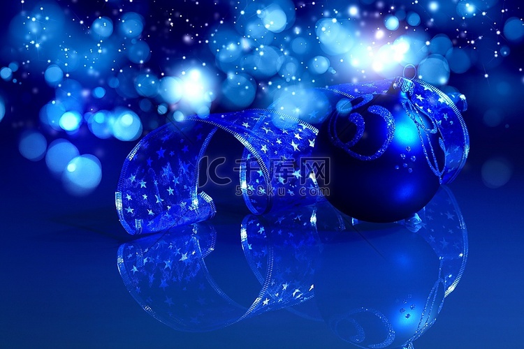 蓝色圣诞拼贴画。蓝色背景上的装