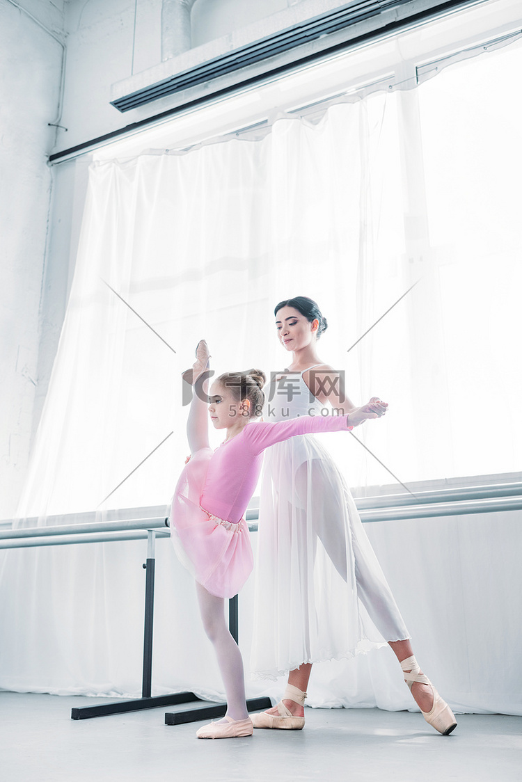 芭蕾学校青年芭蕾舞教师训练与儿