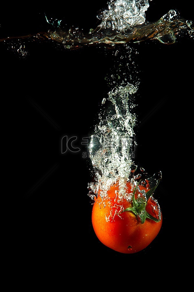 黑底水中鲜番茄