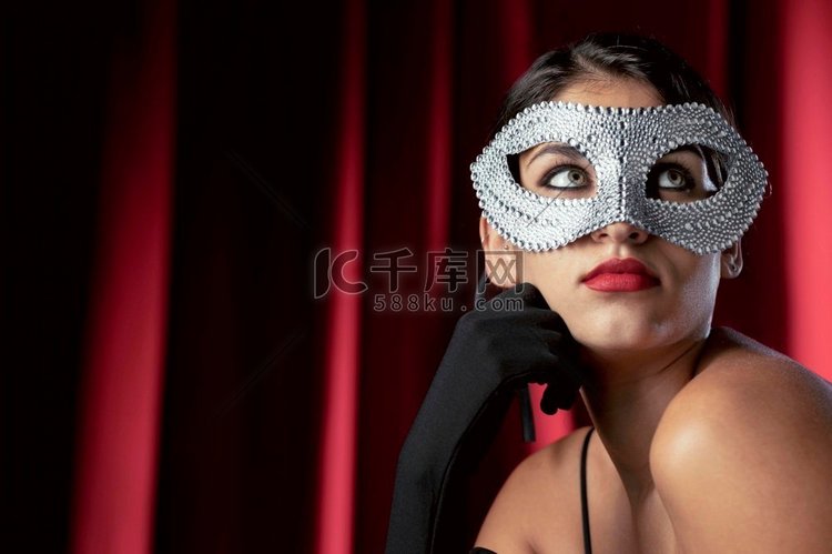 神秘的女人与狂欢节面具16