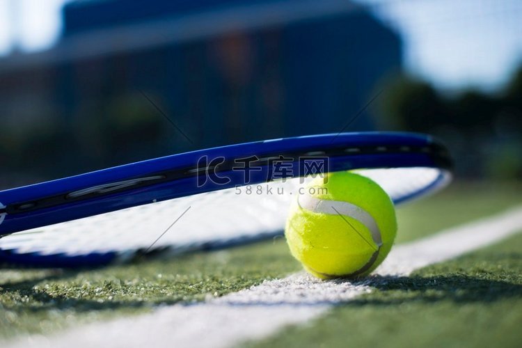 低角度网球拍球