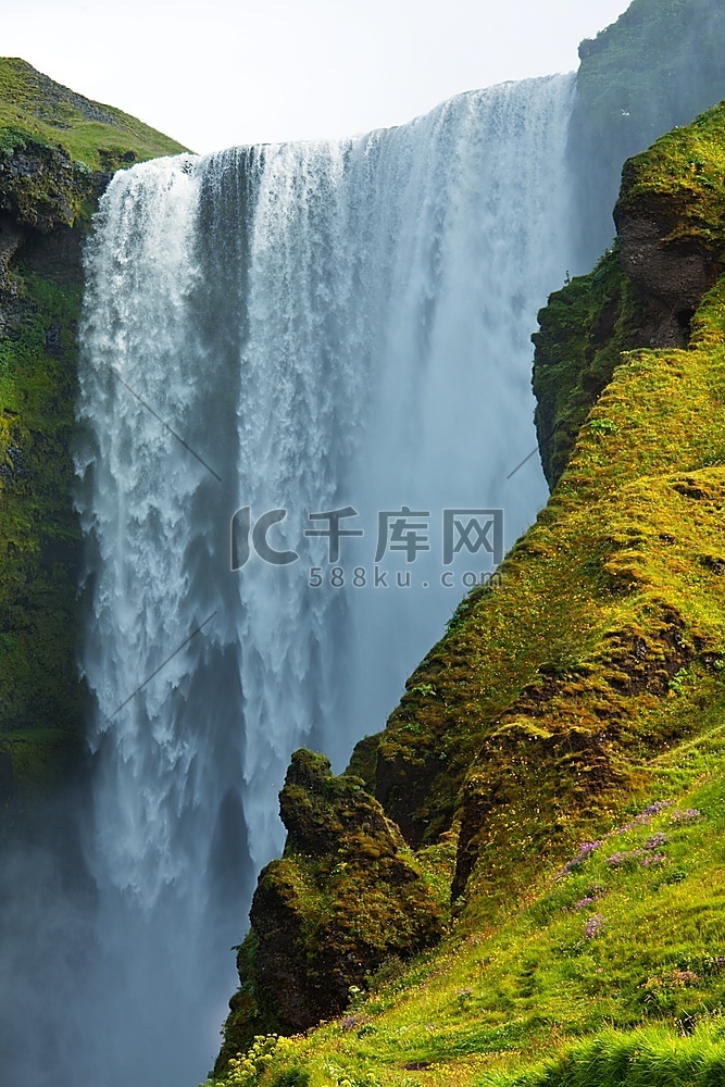 冰岛的斯科加福斯瀑布