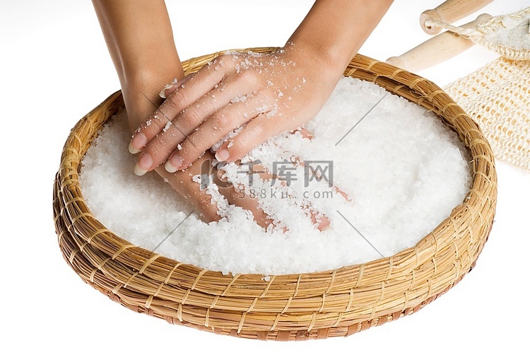 用盐洗手美容