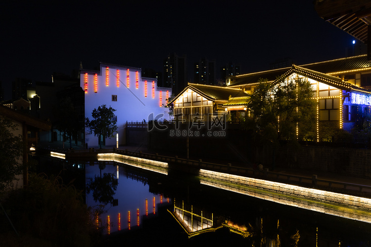 洋湖水街夜晚古建筑河边倒影摄影