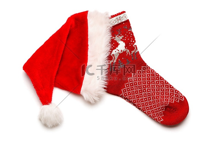 圣诞长袜和圣诞帽与白色隔绝
