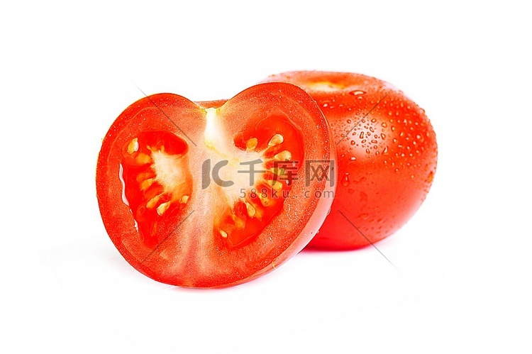 切片番茄关闭在白色