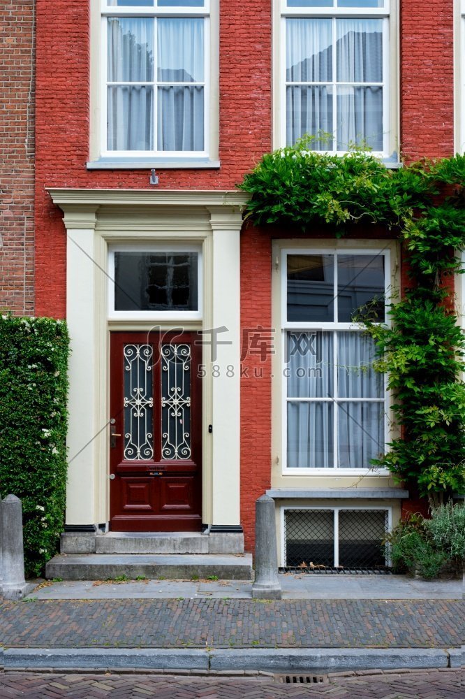 门和窗的老房子在乌得勒支，荷兰