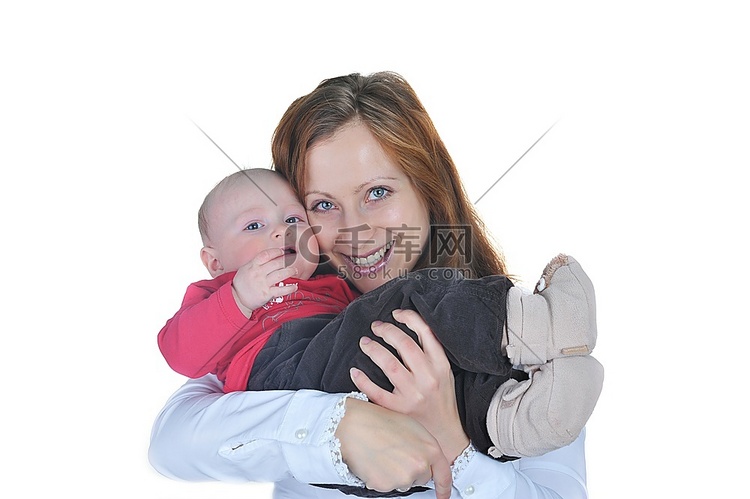 年轻漂亮的女人带着她的小儿子