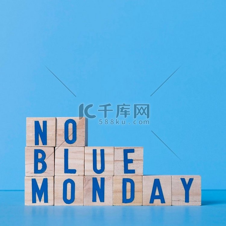 蓝色星期一与木制立方体复制空间