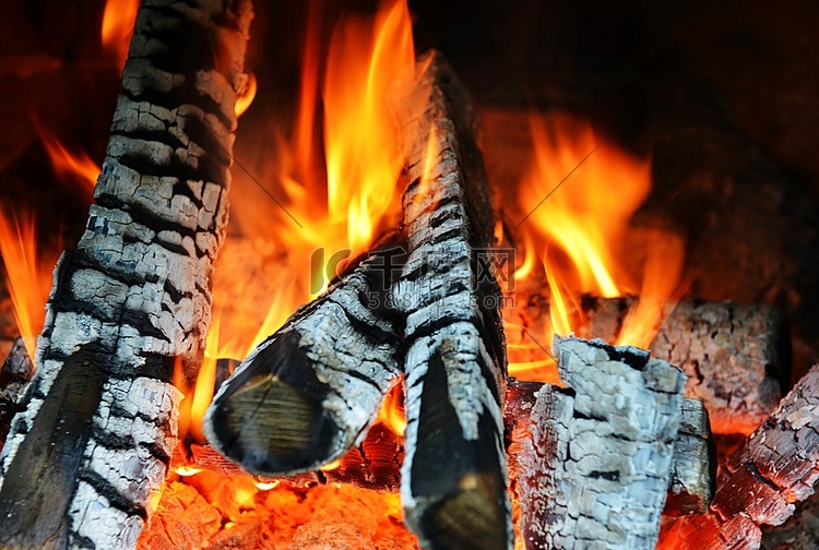 壁炉里的火近距离燃烧
