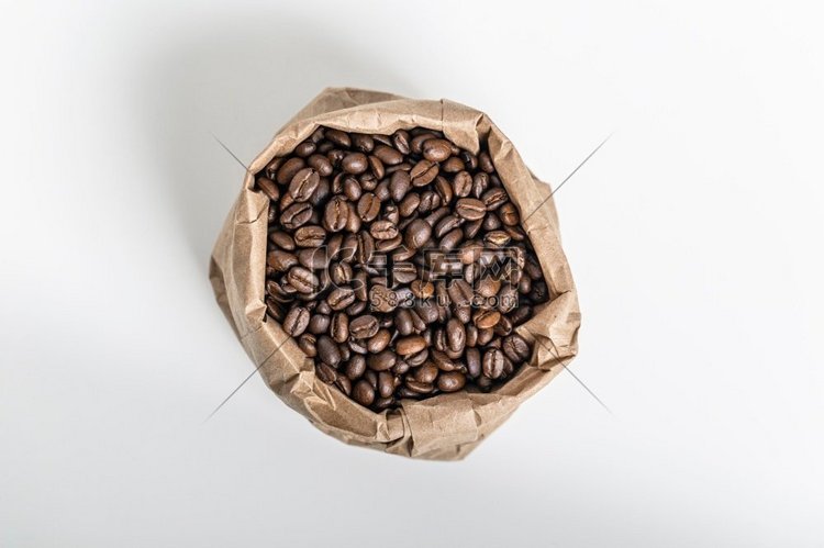 顶视图咖啡豆纸袋。高分辨率照片