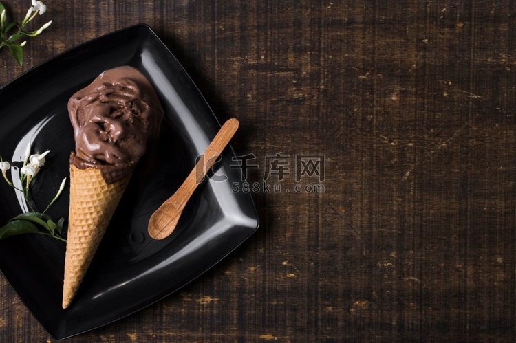 顶视图巧克力冰淇淋与复制空间