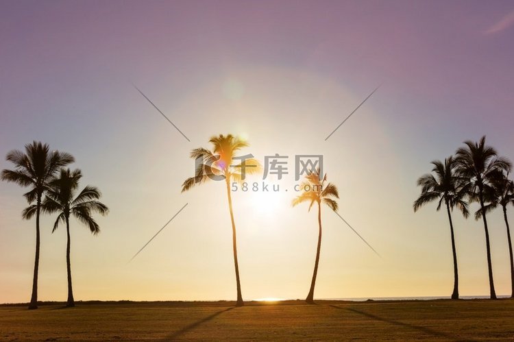 热带海滩上美丽的夏季风景。假期