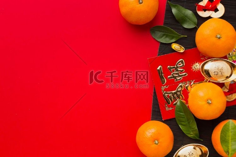 平铺着2021年的中国新年橙子